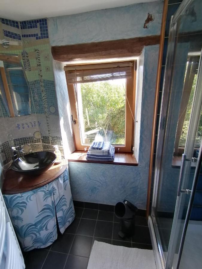 Bed and Breakfast La Tour Du Bois Dormant Plozevet Екстер'єр фото